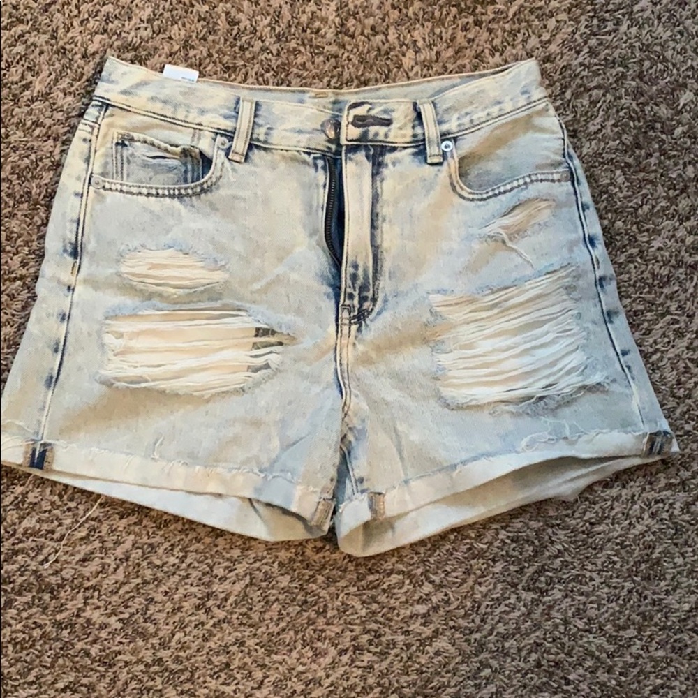 American Eagle high waisted mom shorts. Light wash